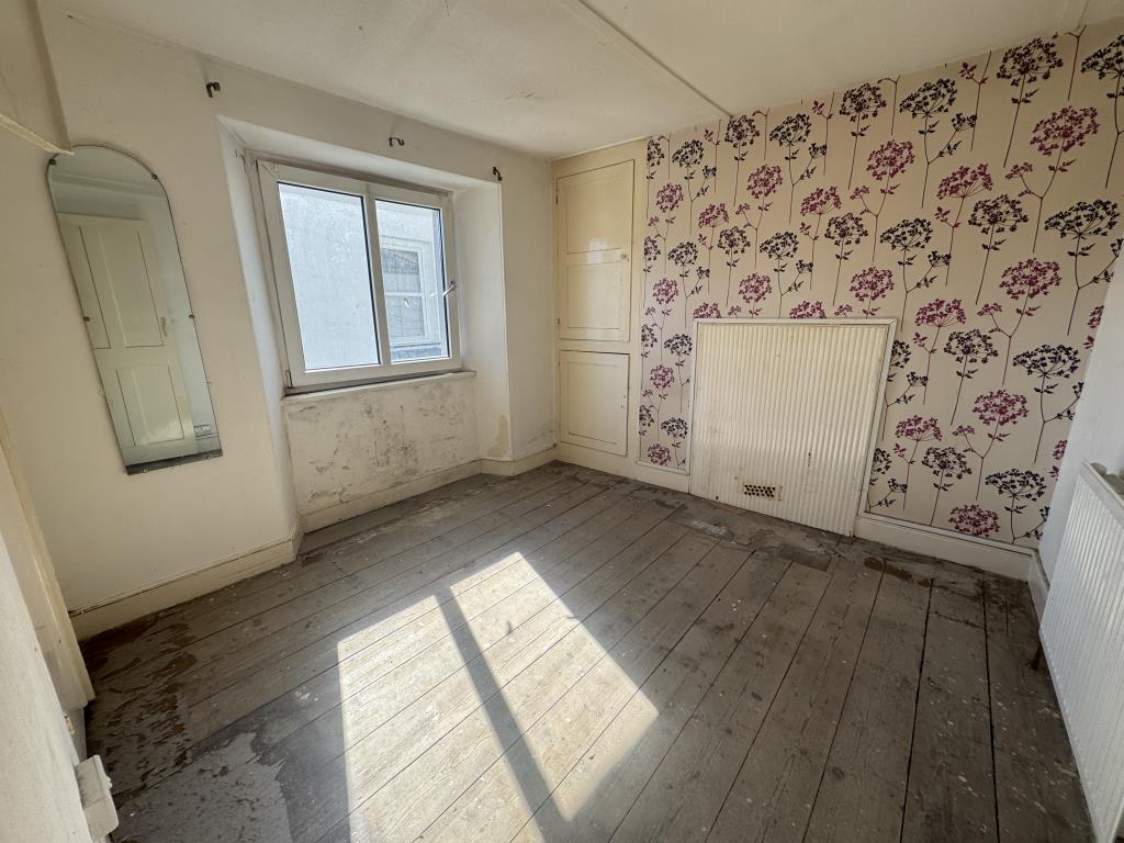 Lot: 130 - TWO-BEDROOM COTTAGE FOR IMPROVEMENT - Bedroom two